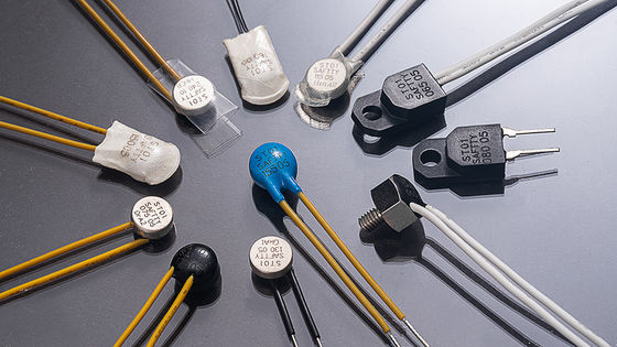 ST01 थर्मल फ्यूज SO6 तापमान नियंत्रित स्विच 50-250℃ रेंज के साथ सामान्य रूप से बंद या खुला ऑटो या मैनुअल रीसेट